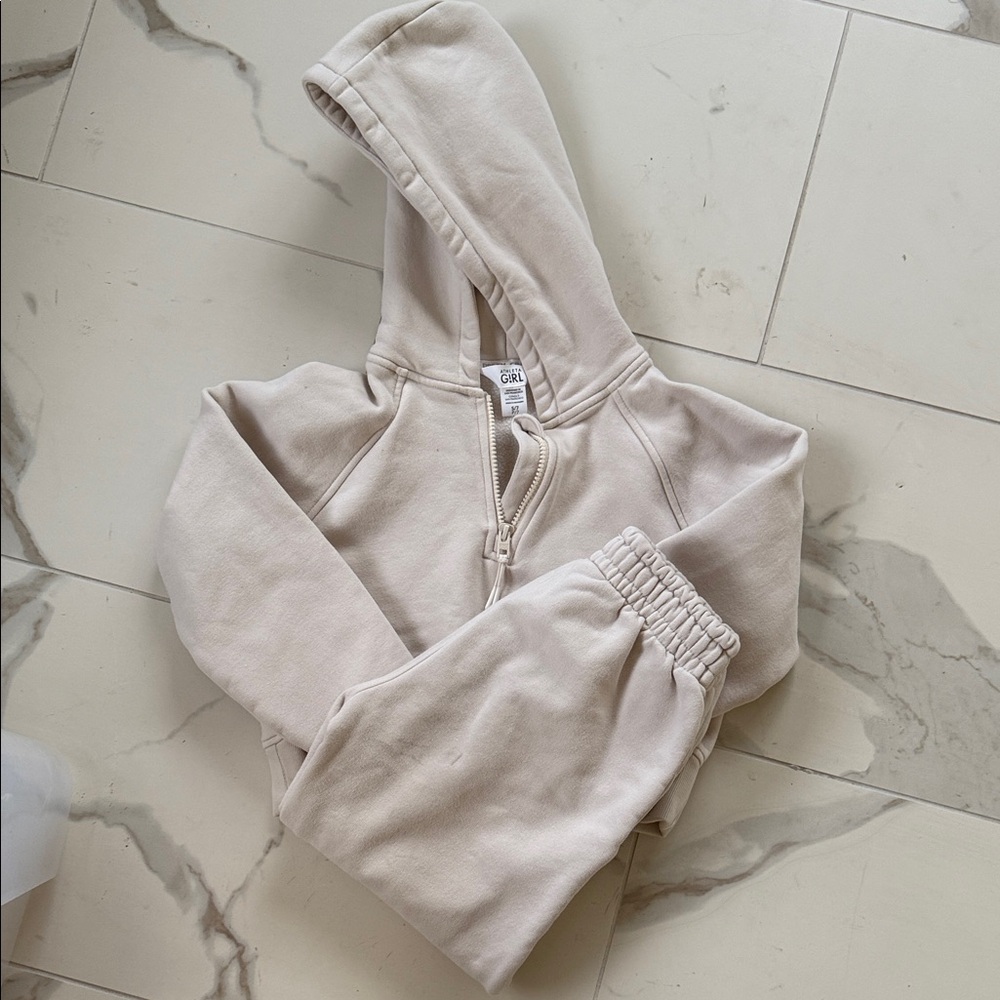 Athleta Kids Cream Sweatpants and matching hoodie
Set
